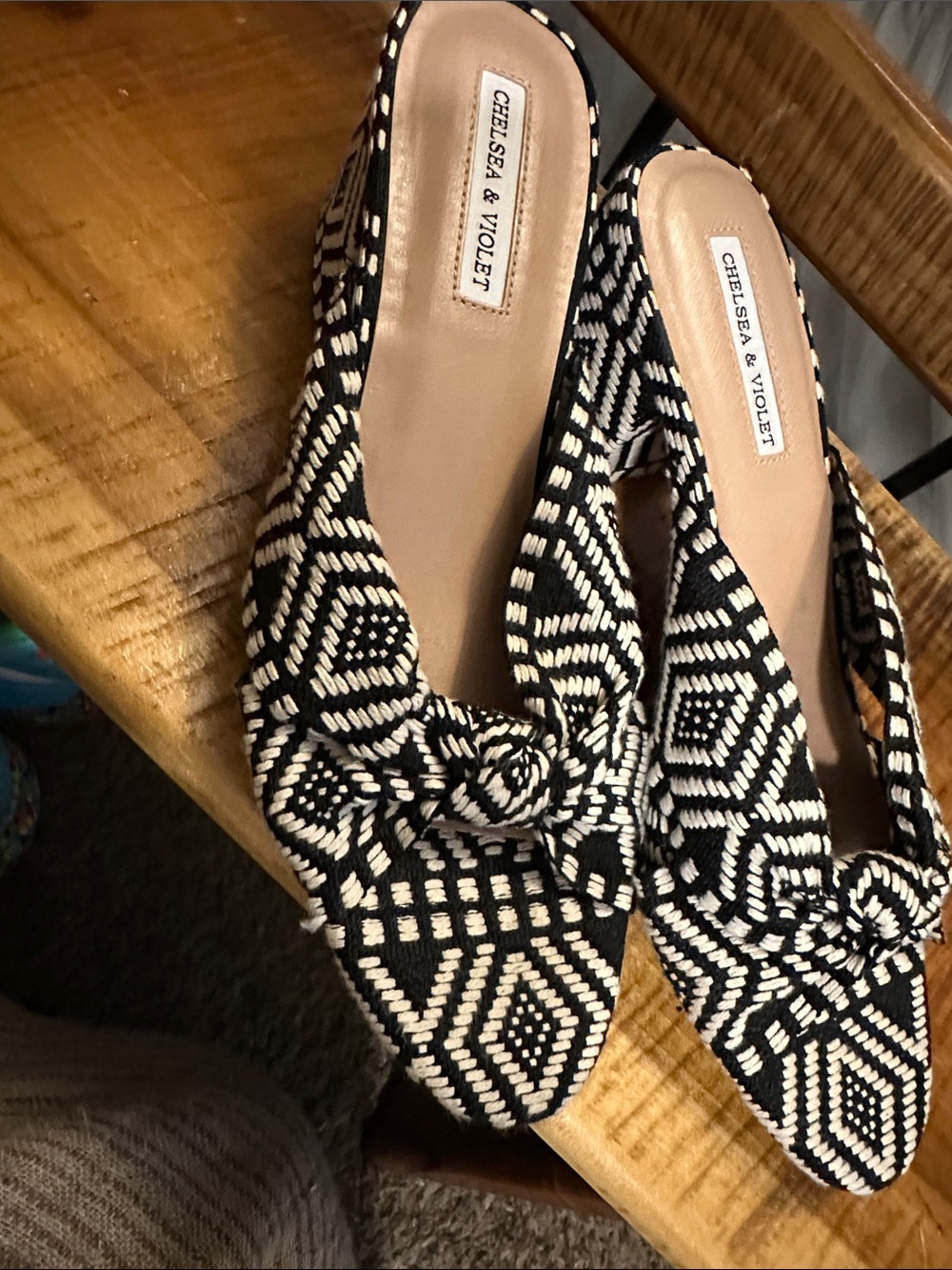 Chelsea & Violet Black and White Pointed Toe Knot Flats